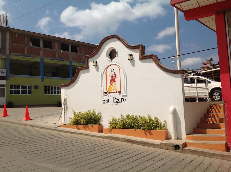 Fachada del Hotel San Pedro Juquila