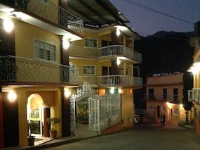 Fachada del Hotel San Pedro Juquila